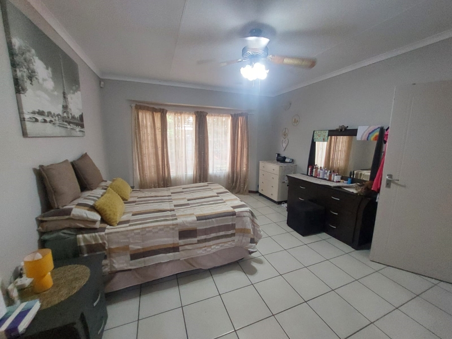 3 Bedroom Property for Sale in Kannoniers Park North West